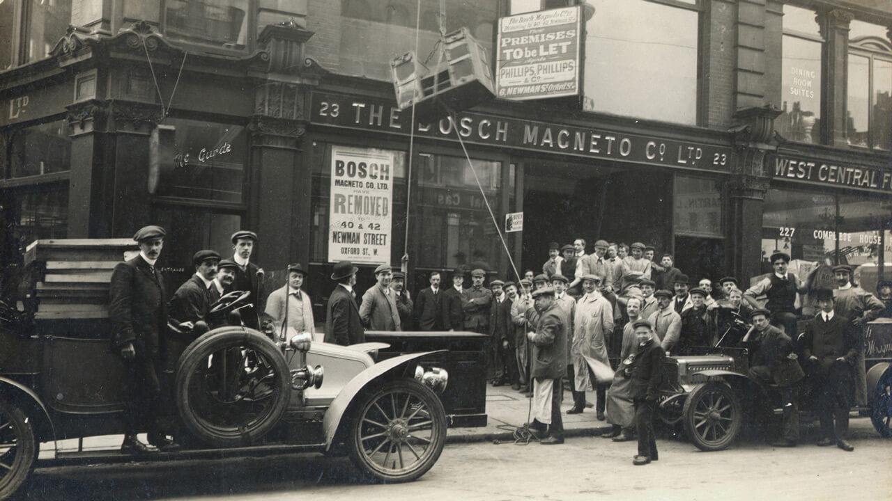 Elsőként az Egyesült Királyságban lépett piacra a Bosch 1898-ban, innentől nevezhetjük nemzetközinek a vállalatot