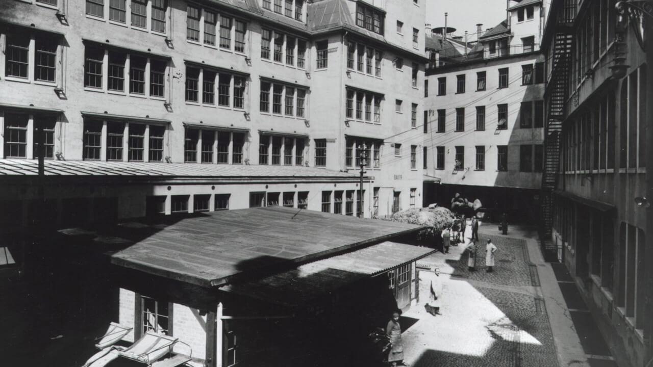 A stuttgarti gyár 1920-ban komoly kihívásokkal nézett szembe, hiszen a konkurencia egyre jobb minőséget állított elő, egyre olcsóbban