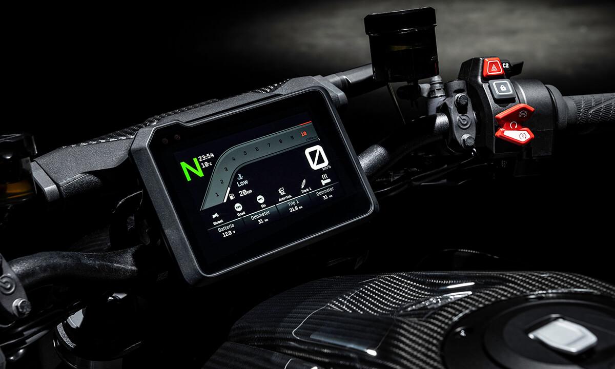 A motorkerékpár öt különböző menetmóddal rendelkezik