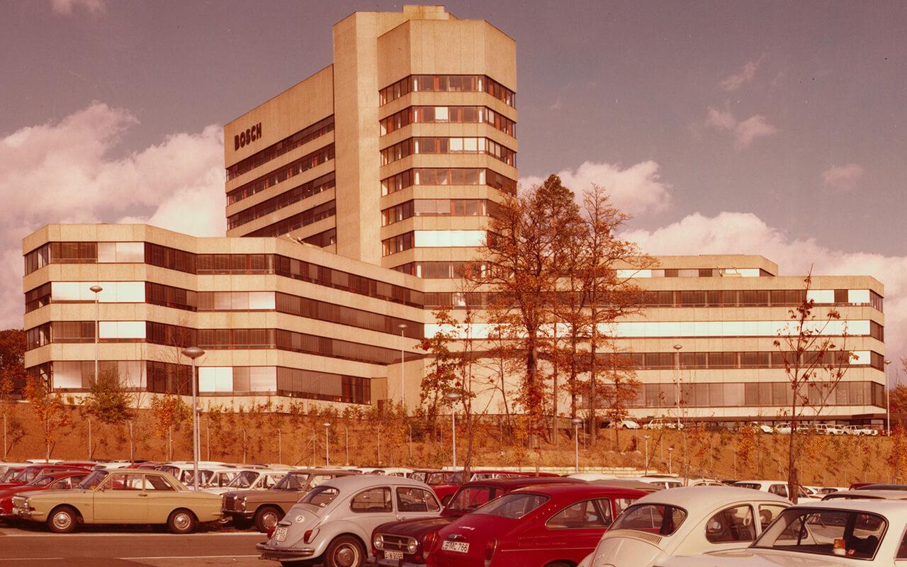 Ahol a nemzetközi tervek megszülettek: az új vállalati székhely Gerlingen közelében (1971)