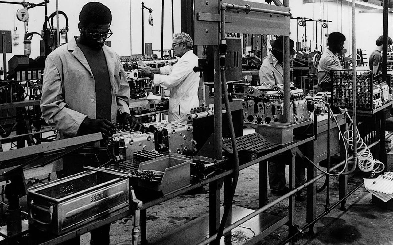 Dízel-befecskendezők gyártása a dél-karolinai Charlestonban, 1983