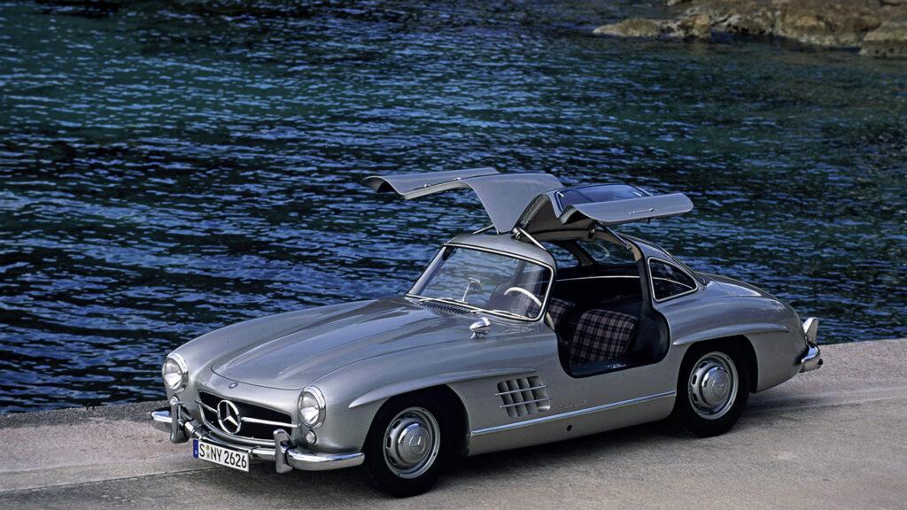 A Mercedes-Benz 300 SL szintén az úttörők közé tartozik, legalábbis ami az injektortechnológiát illeti 