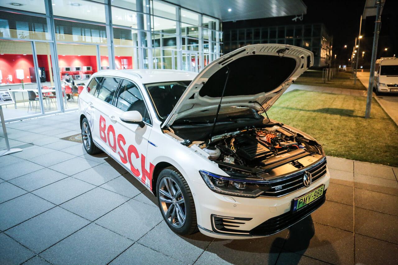 A Bosch az elektromos hajtás mellett a belső égésű motorokhoz kapcsolódó fejlesztéseket is fontosnak tartja