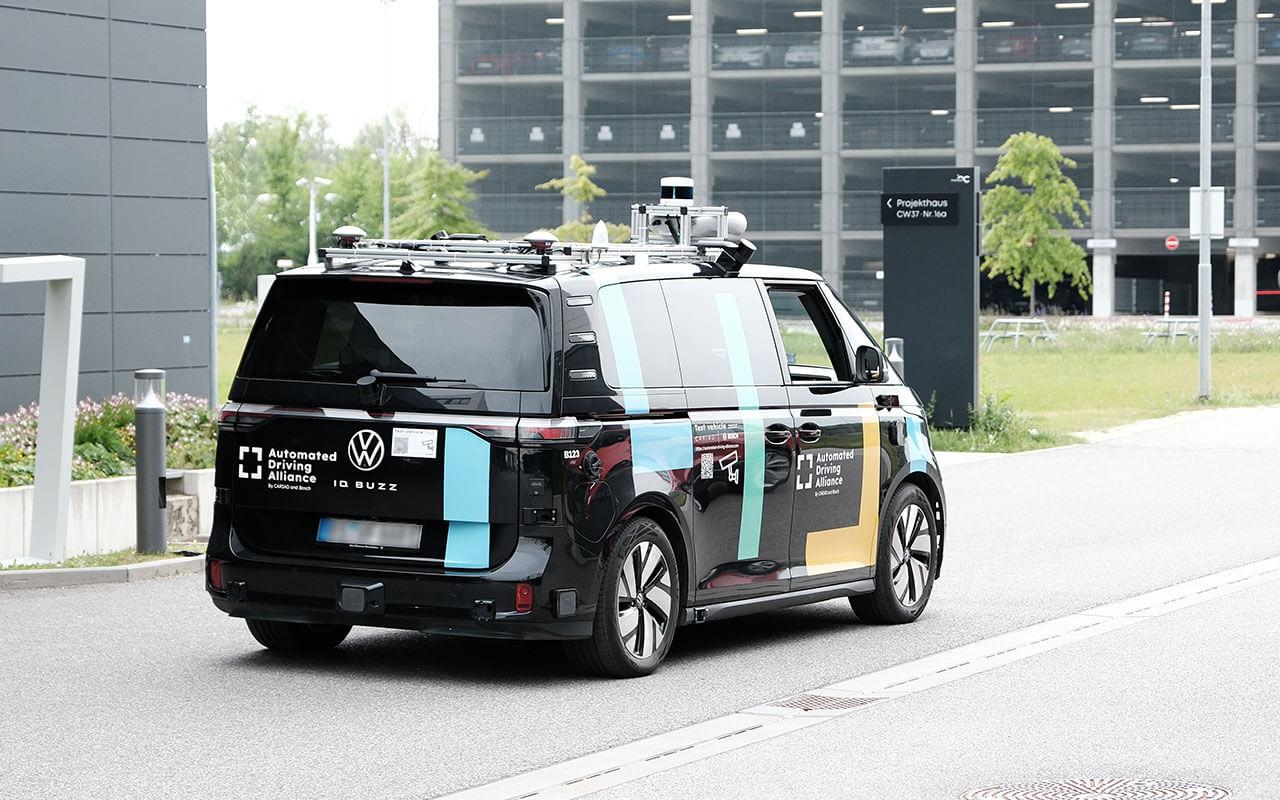 A Volkswagen Csoport a Bosch és a CARIAD automatizált vezetési funkcióit hamarosan bevezeti az új, szoftver által definiált járműarchitektúrájába
